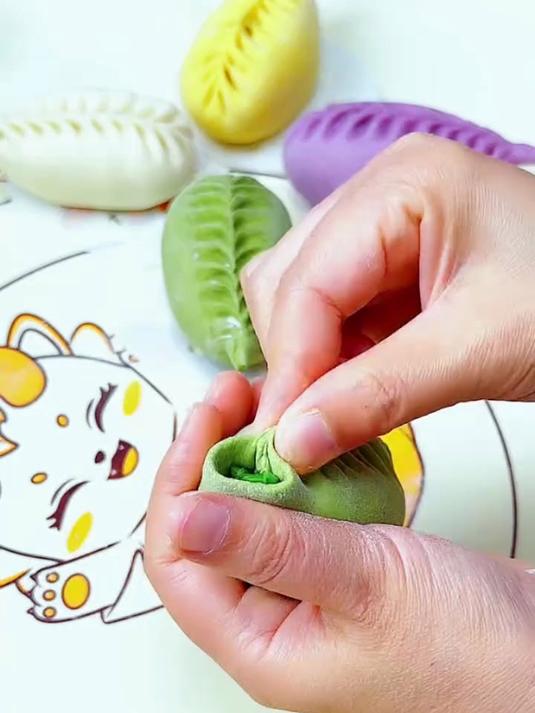 包五颜六色的饺子