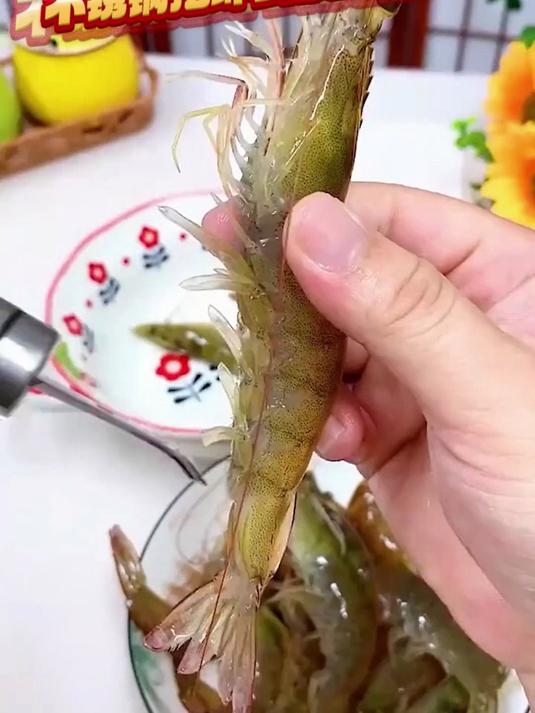 厨房怎么能少了这把杀虾神器呢?只需一把刀,就能轻松挖虾脑