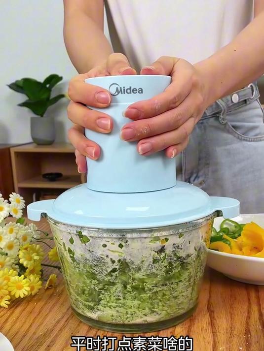 美的绞肉机家用，强劲动力不卡顿绞肉均匀细腻，烹饪备料靠谱高效