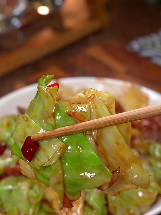 简单又好吃的手撕包菜，太下饭了
