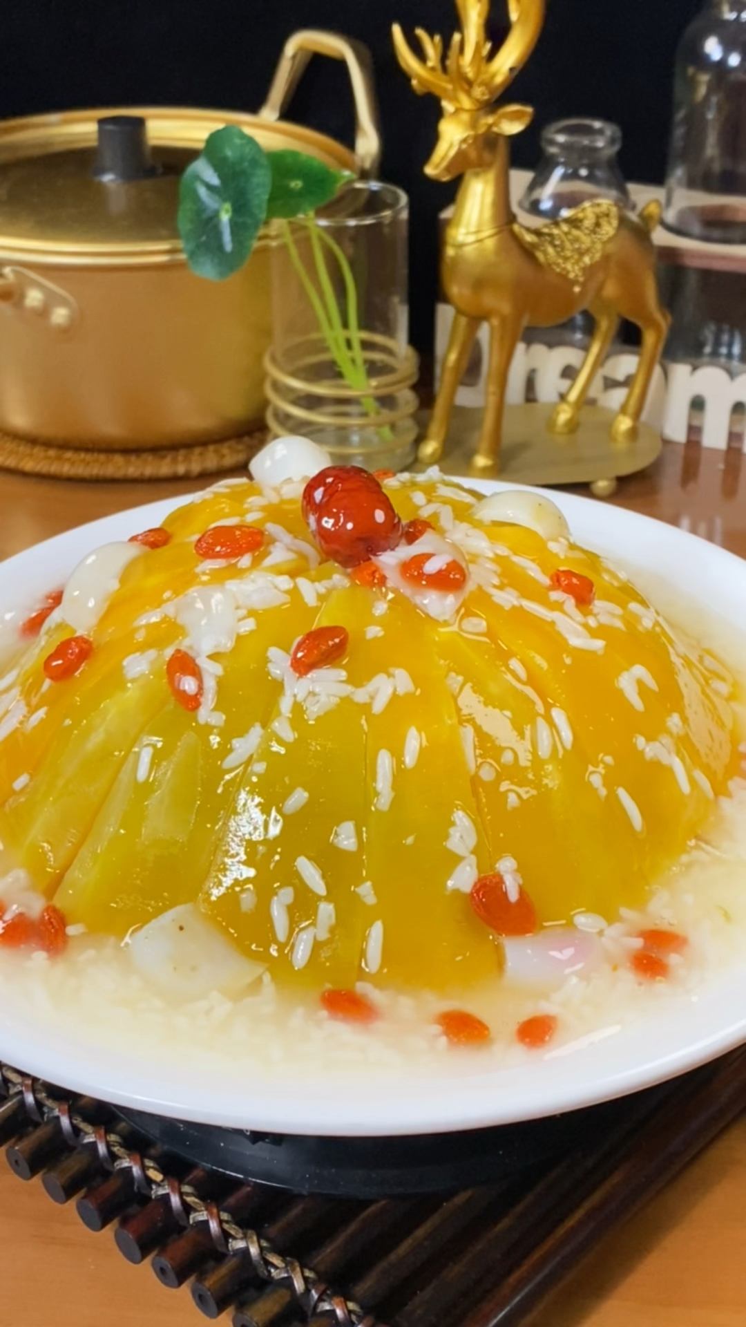 秋冬新款适合做这道红枣百合蒸南瓜,香甜软檽,营养丰富又好看,喜欢的朋友记得收藏