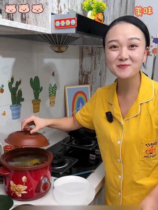 在家煲汤吃面油量大,可以试试这款吸油纸,告别油腻让生活更健康
