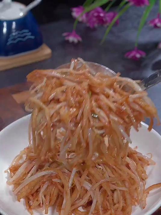 两分钟搞定一份豆芽炒饼，简单又好吃