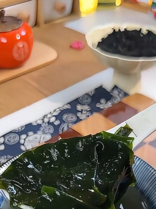 舌尖上的 “海洋馈赠”!裙带菜虾皮汤,品味海之韵味