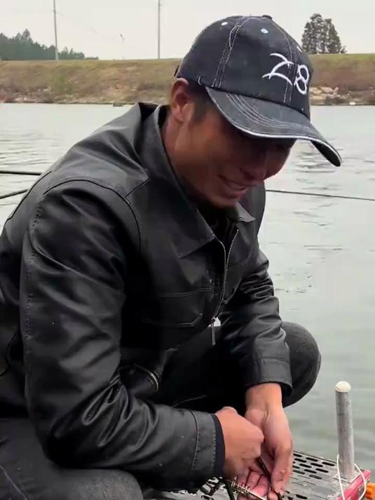 走水白鲢多少钩距最合适，这个视频给你建议