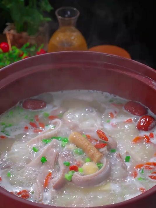 猪肚汤怎么做汤更白无异味呢