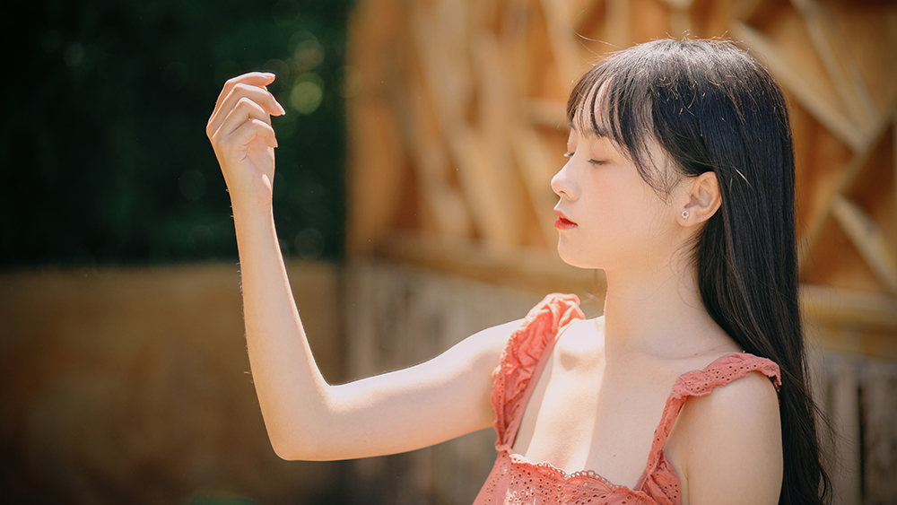 图片[9]-夏日阳光下的女孩-六色网