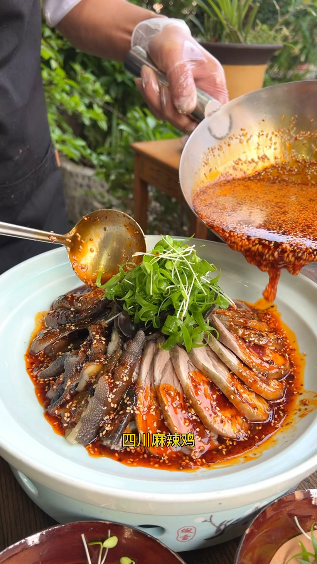 四川麻辣鸡,红油是灵魂,加入最贵的调料“感情”征服天下美食爱好者。