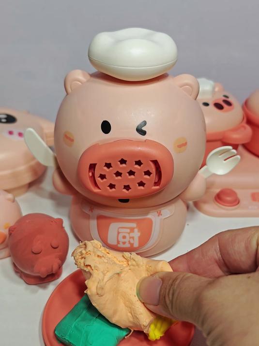 小猪橡皮泥玩具,做个菠菜面,再来个大汉堡