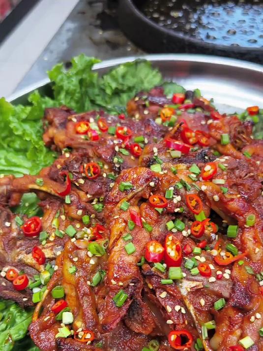 夜市摆摊卖铁板鸡架赚钱吗?配方操作简单,利润空间超乎想象!