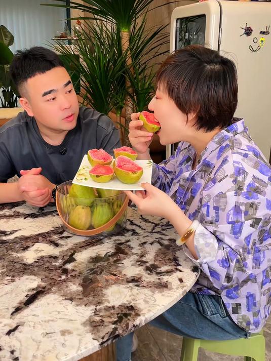 正宗广西草莓冰激凌芭乐软糯香甜
