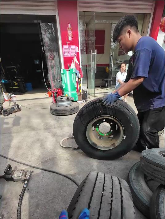 卡友夫妻换两条玛吉斯新胎，服务太好直接全车换新胎