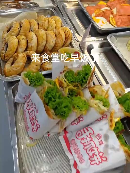 终于来吃三食堂了,前几天人真的好多哇,也增加了新菜品