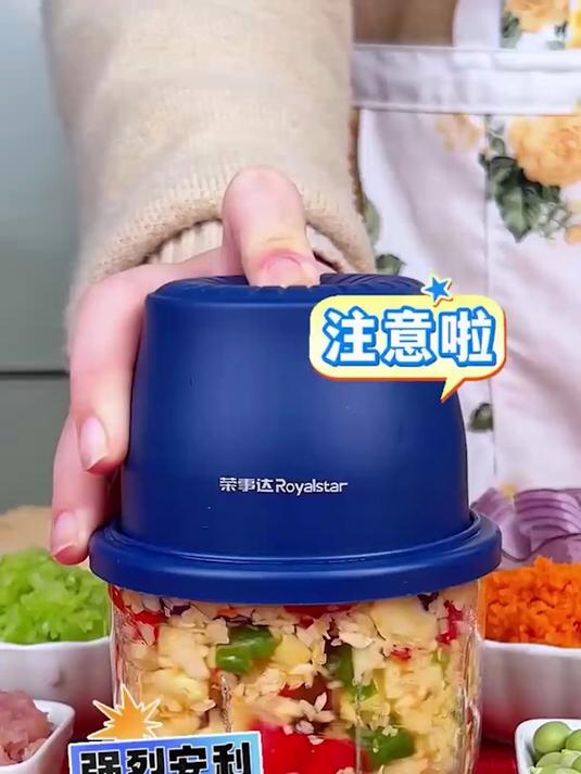 小型电动料理机颜值高,绞肉碎蒜做辅食,家用小巧不占地方#料理机##绞肉机##春夏必备家居神