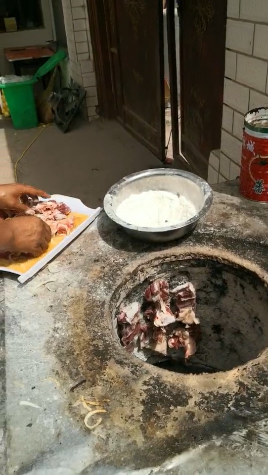 新疆正宗的馕坑肉哦