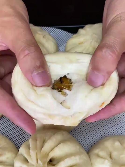粉丝点的鱼香肉丝儿的包子，姥爷很爱吃