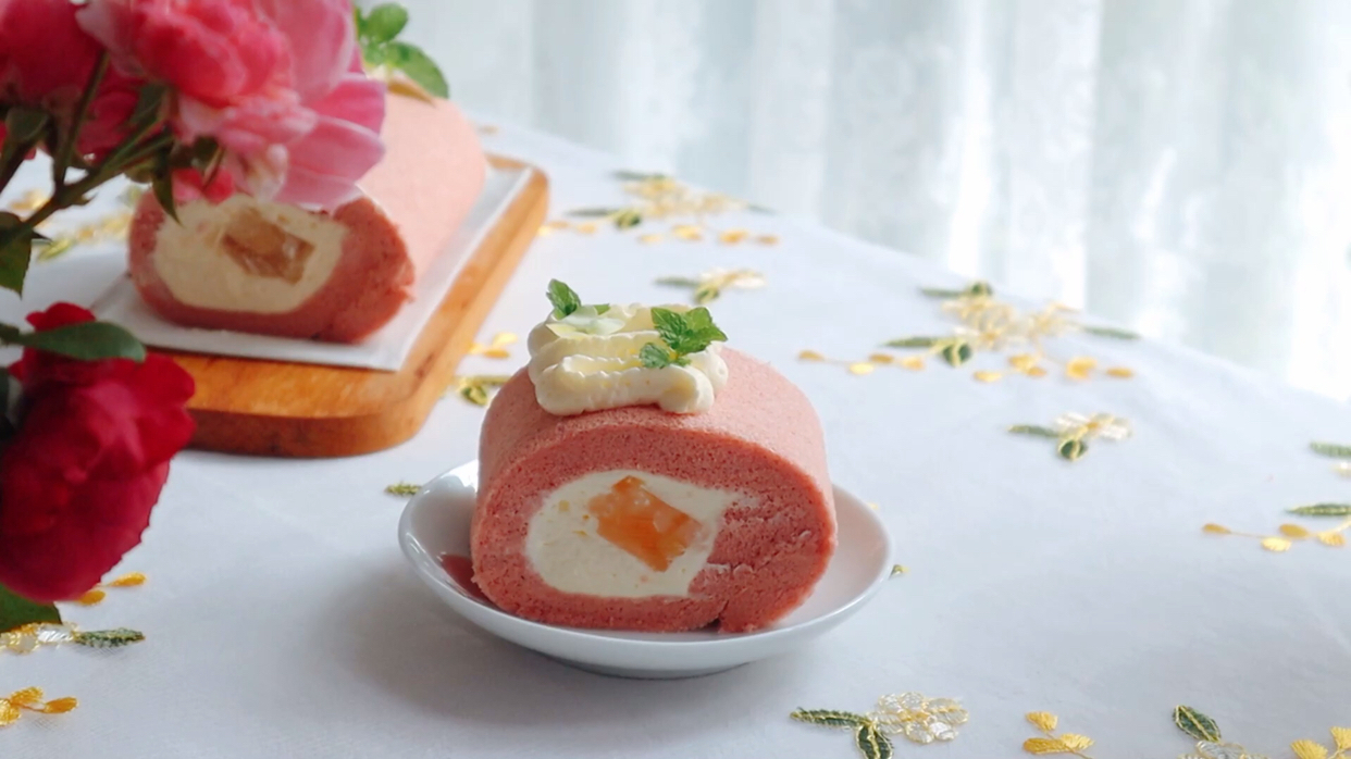 少女心爆棚|蜜桃果冻蛋糕卷零失败好吃流泪 蜜桃果冻蛋糕卷 少女心满满的粉色外表,光是看着就