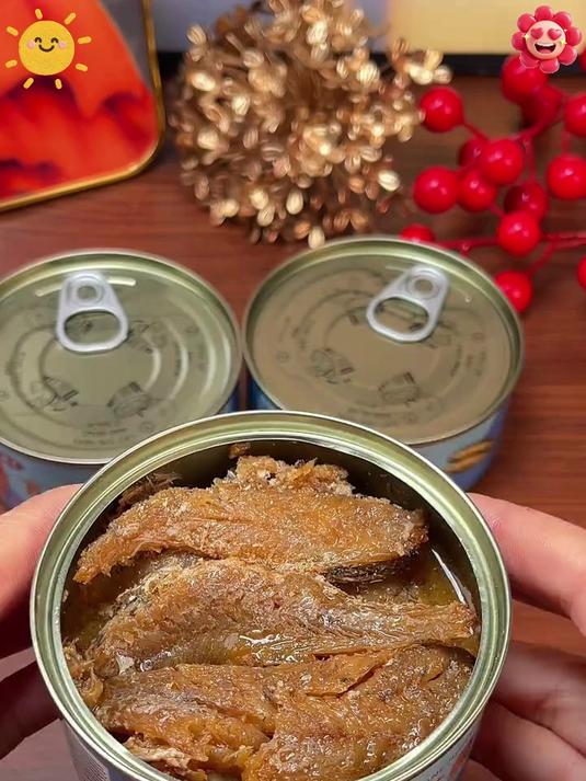 黄花鱼都是去头去内脏的,卤的很入味,肉质鲜嫩