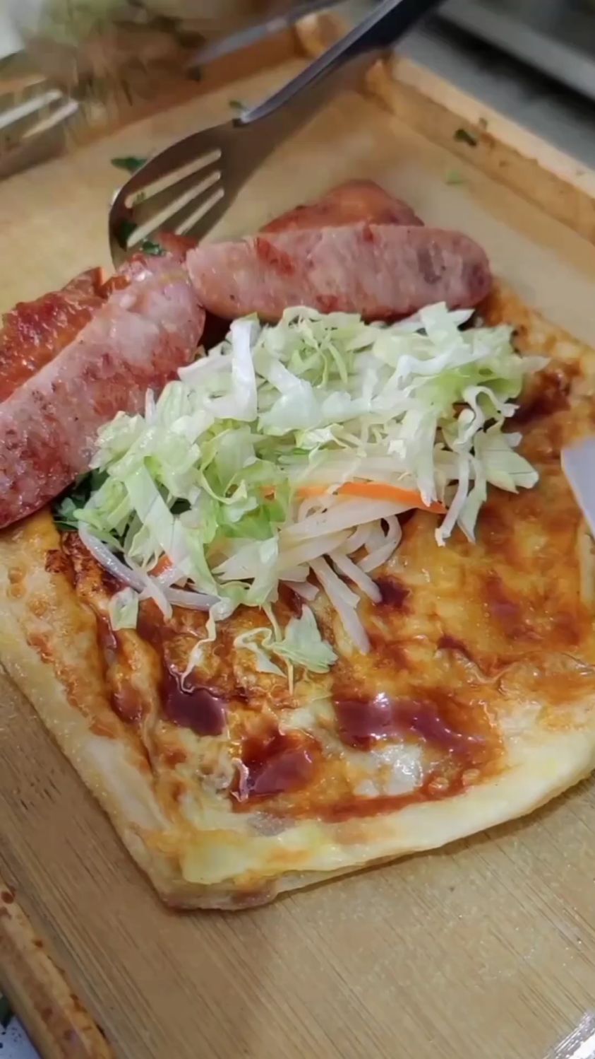 特色美食烧饼卷大葱和鸭肠