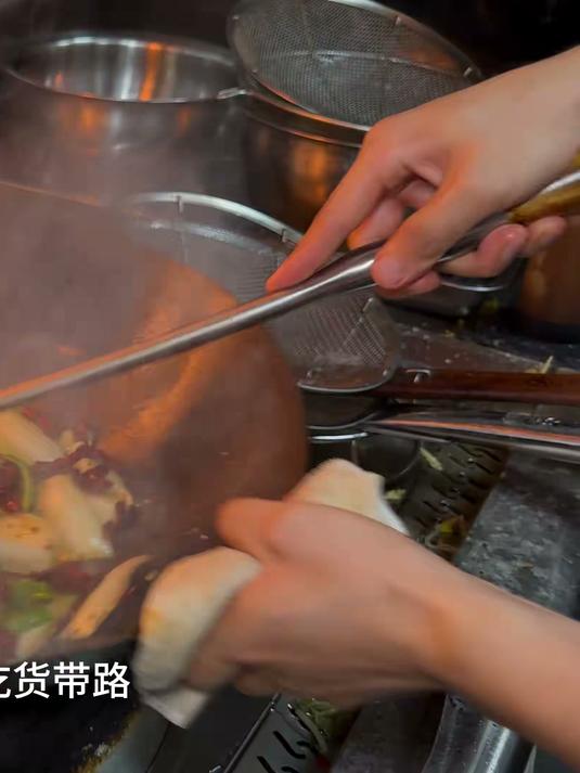 舌尖上的西安美食之清真·虎虎大辣子烤肉·大盘鸡 #西安美食 #舌尖上的西安 # 美食推荐官