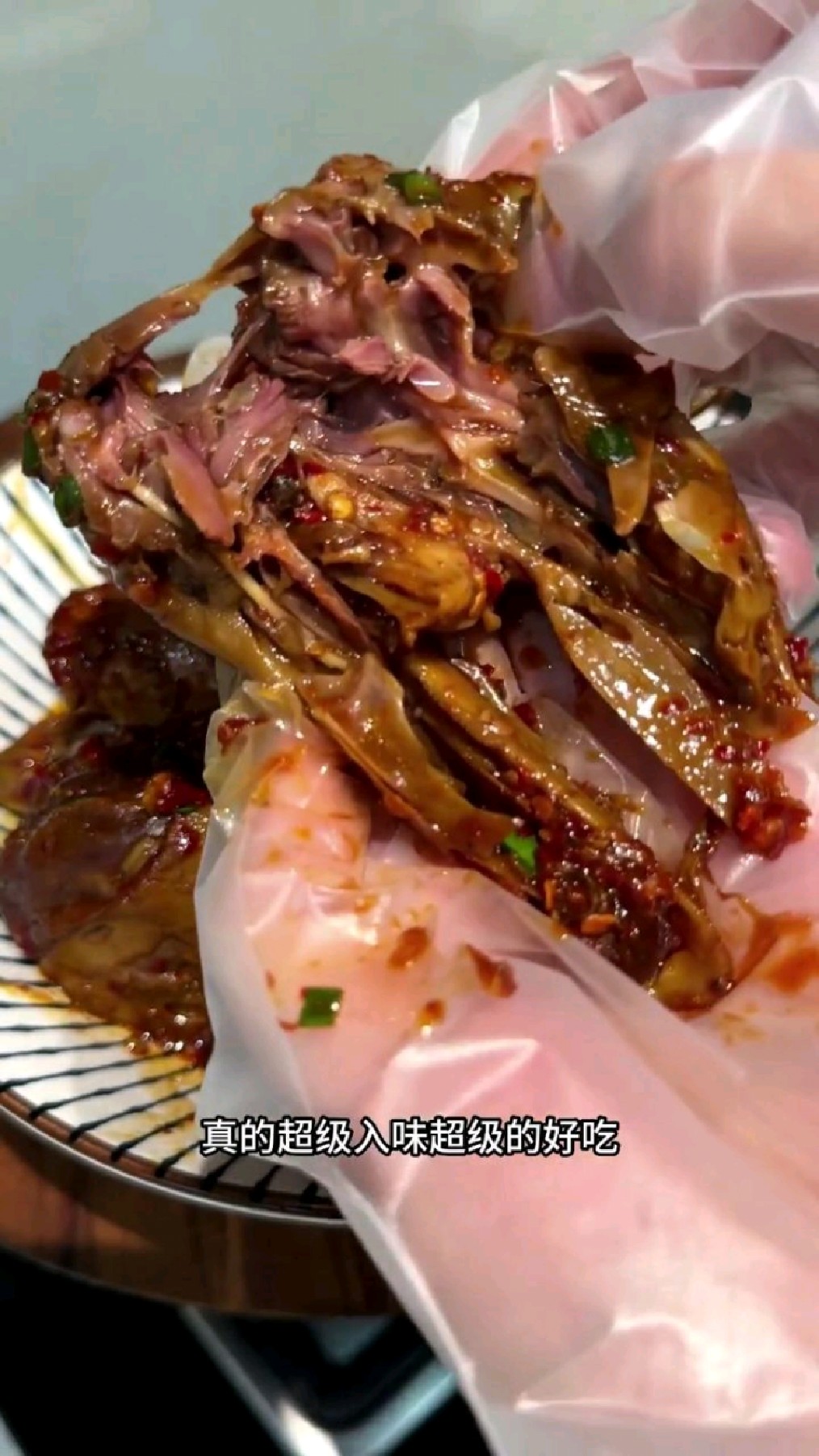 超级软烂入味的麻辣鸭头,嘎嘎好吃