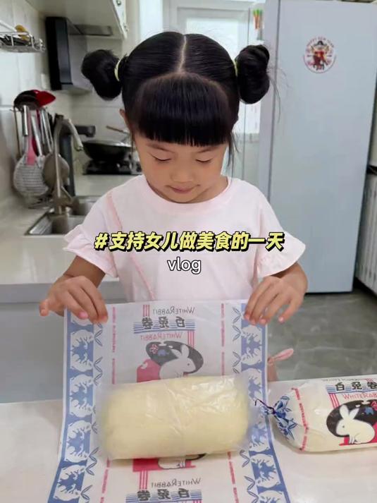 过六一带女儿出去春游做了超大大白兔奶糖和巨无霸寿司还有水果茶