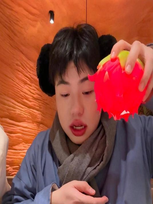 起猛了 看到正峰在吃烤肉了……净化~