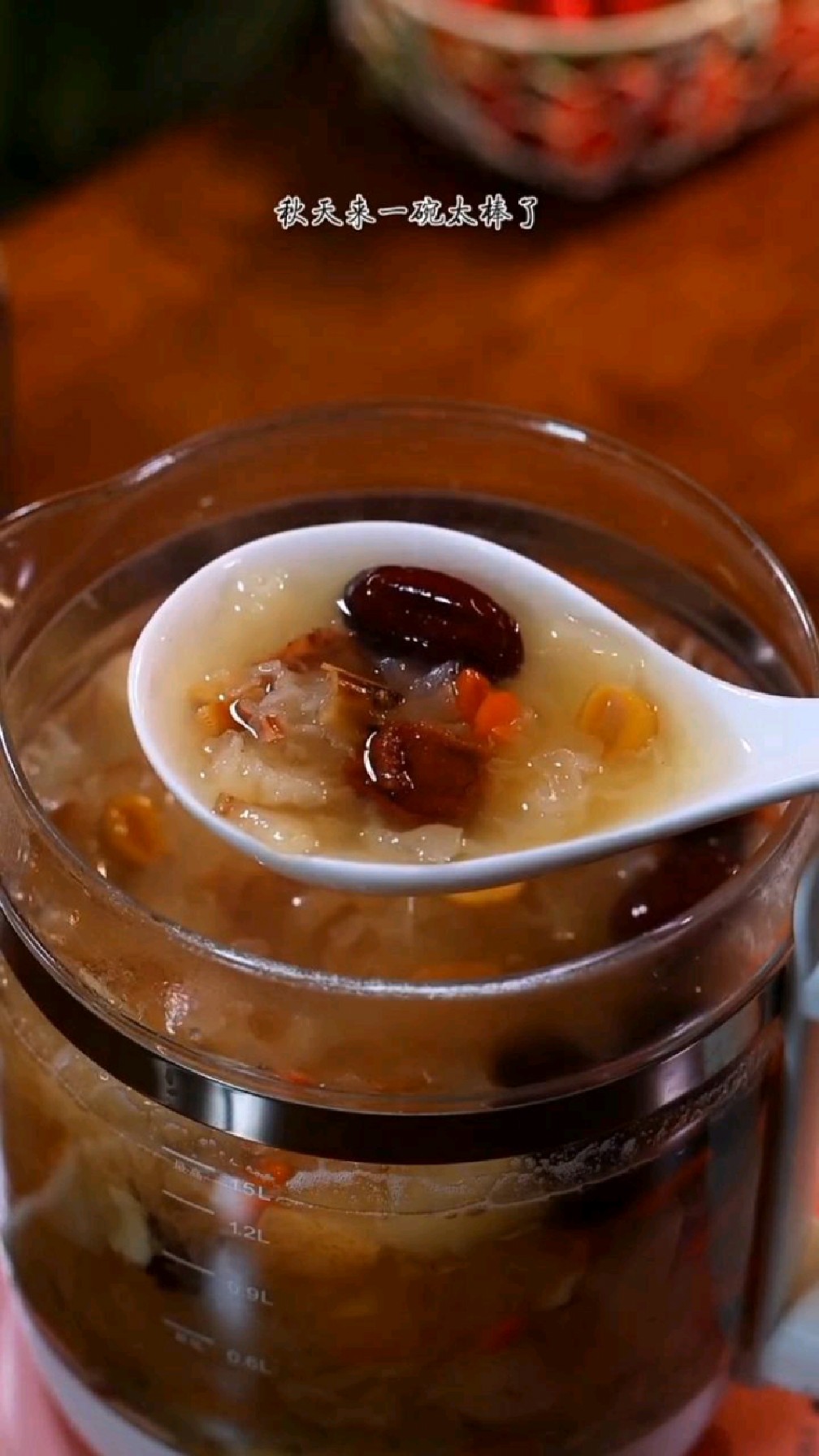 这个季节当然要经常喝点小吊梨汤呀,特别是加了鲜雪梨的,太好喝了