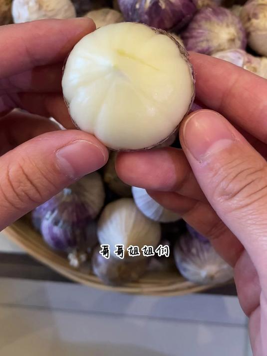 云南独头蒜,腌糖醋蒜,做腊八蒜,生吃炒菜特别香,晒干蒜都可以