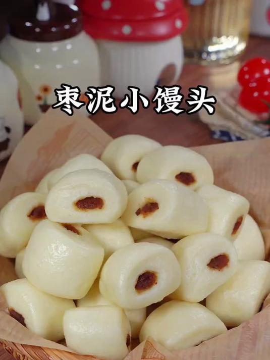 山药枣泥小馒头，松松软软的，带着甜甜的枣泥夹心
