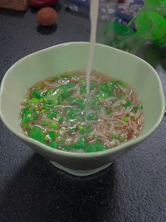 简单易做的葱油鸡汤面