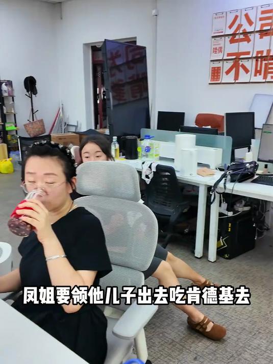 300元在办公室实现KFC自由！妈呀太香了 快餐 美食！