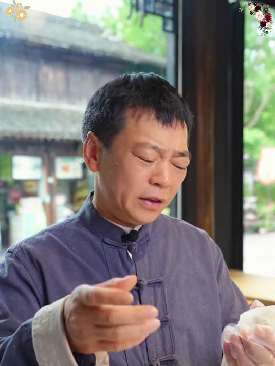 艾草茯苓糕:低糖软糯 + 茯苓健脾胃,牙口不好也能吃的孝心甜点