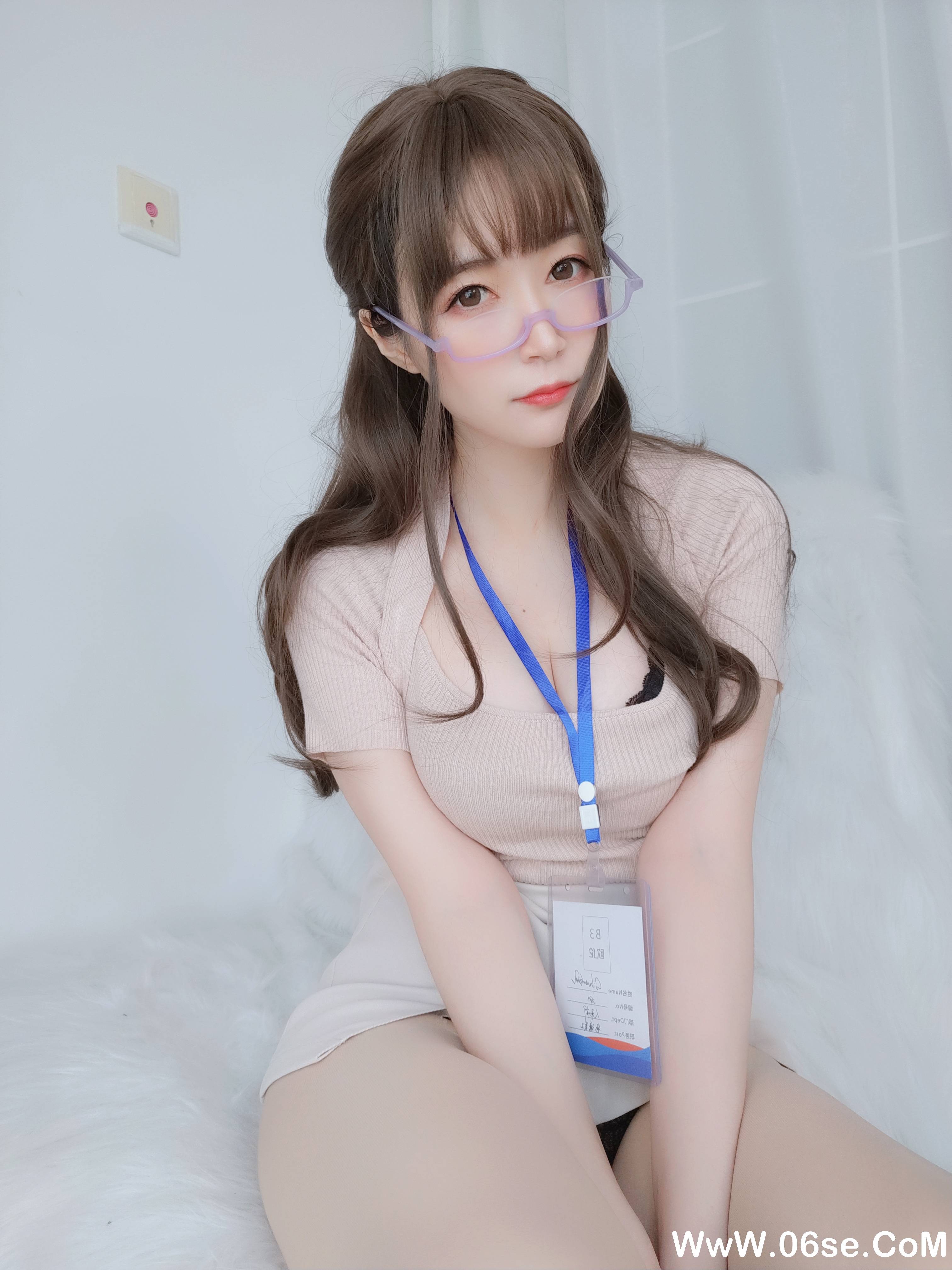 图片[24]-Coser小姐姐白银 NO.060 – 私人医生[159P+6V1.03G]-六色网