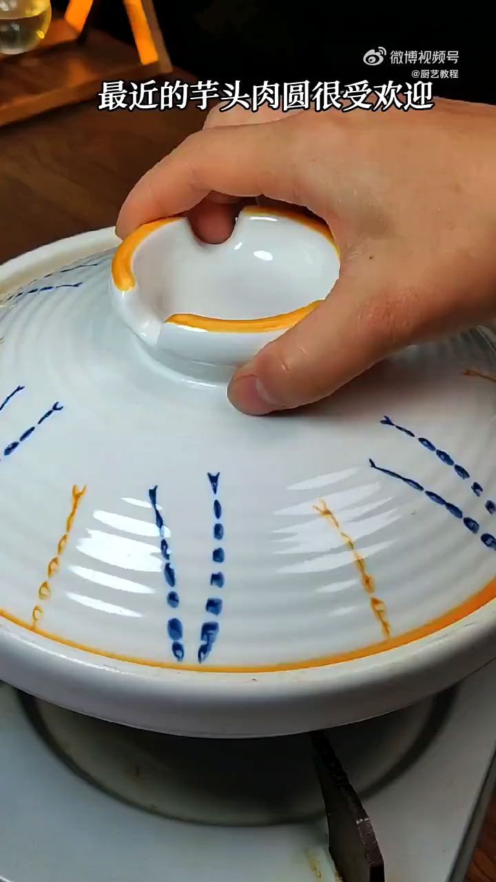 今天来做芋头肉丸,汤鲜味美,软糯Q弹,全家都爱吃!