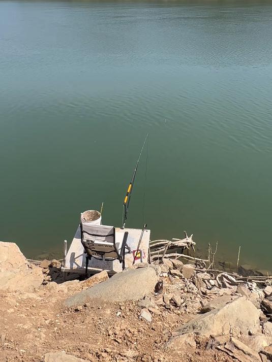 守钓巨型大鲤鱼，知道再多的钓鱼小技巧，也阻挡不了当空军的脚步
