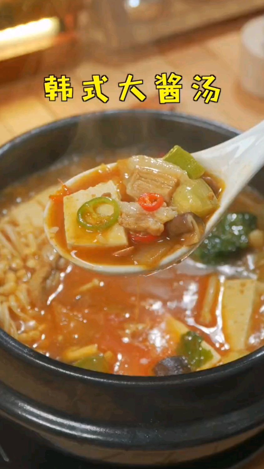 天冷了,不知道吃什么,来一碗韩式大酱汤,做法很简单,酱香浓郁,太下饭了