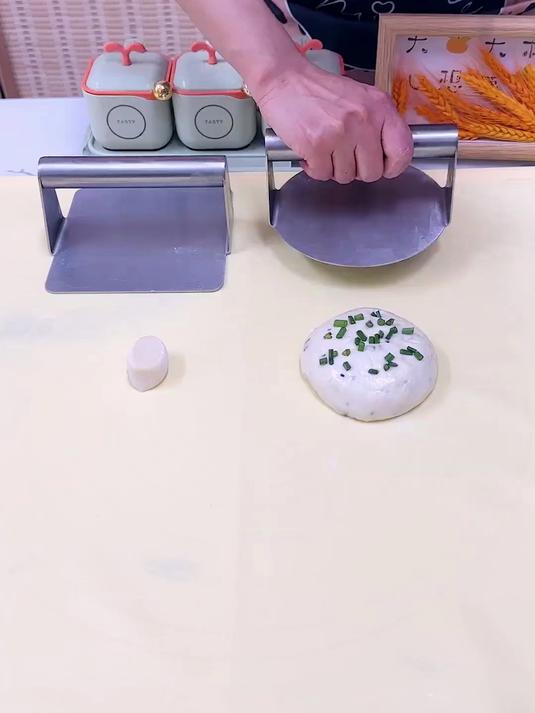 这个东西压面皮肉饼都很方便,简单又实用 肉饼模具