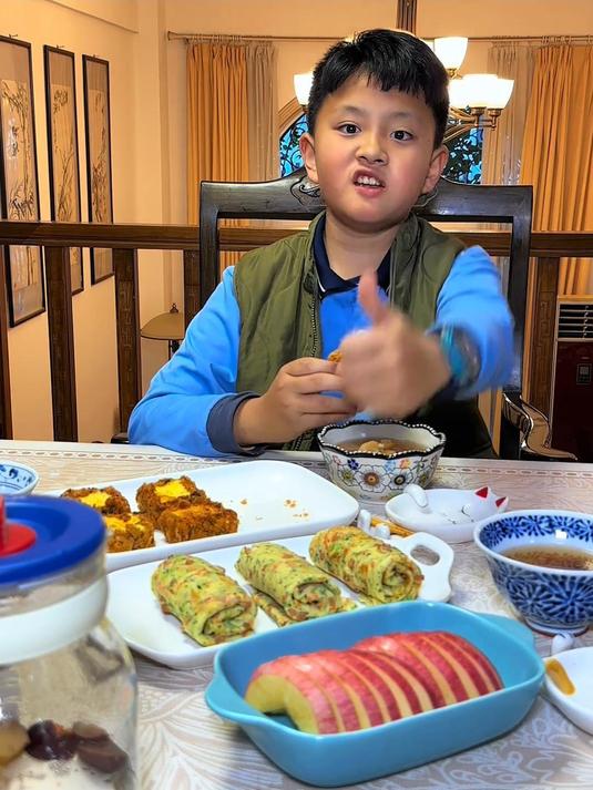 天冷用甘蔗炖水果汤,喝一碗全身暖暖的