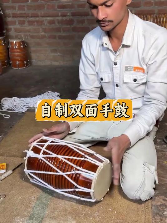 师傅手工制作传统双面手鼓#民间手艺# #手工制作# #手艺人# #手工diy# #手搓万物