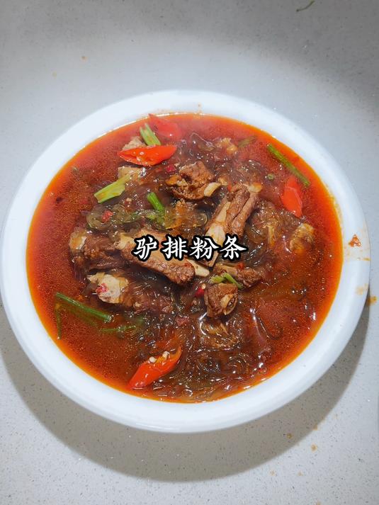 今天吃点好的,驴排炖粉条,简简单单,营养开胃又下饭