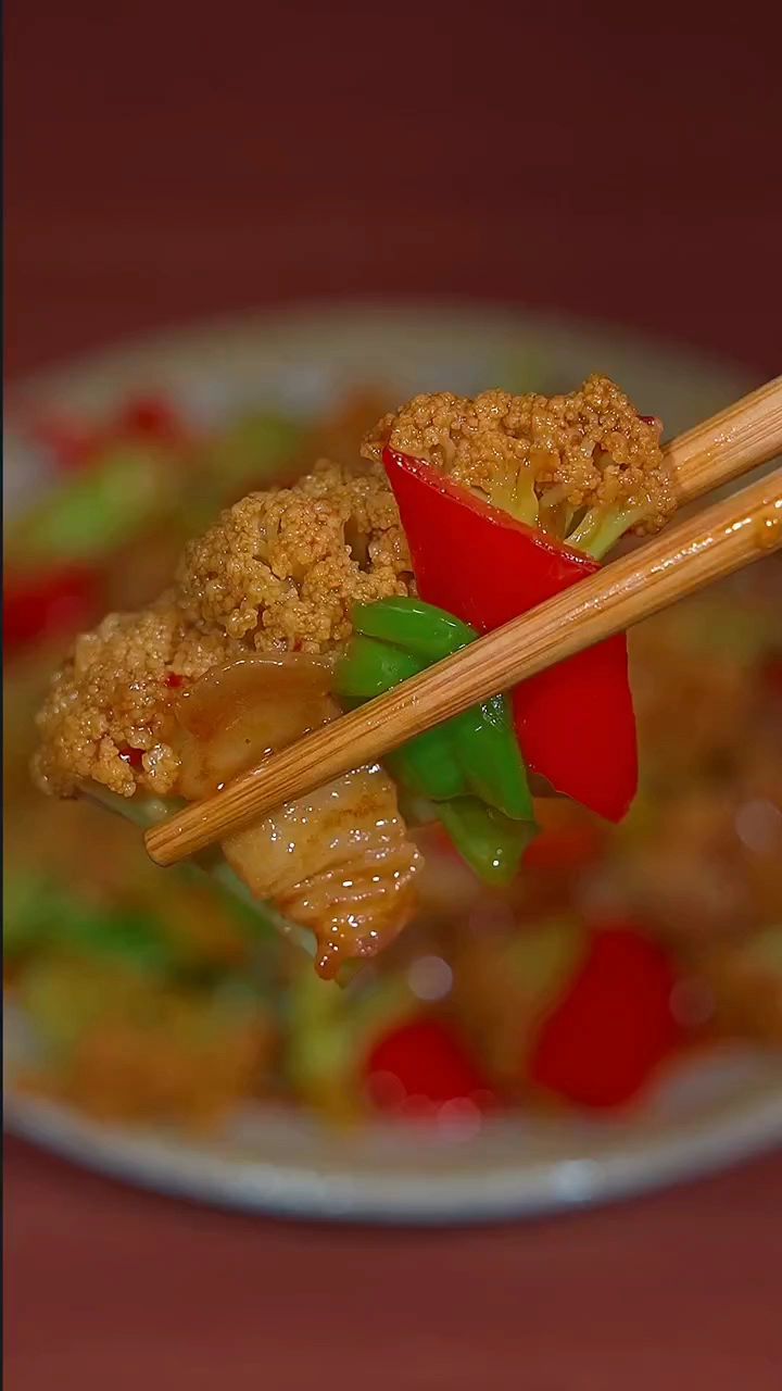 家庭版花菜炒肉片做法