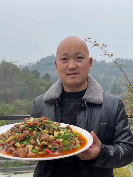 要过年了要吃鸡的,可以试试尖椒鸡!辣米跳,麻得你笑