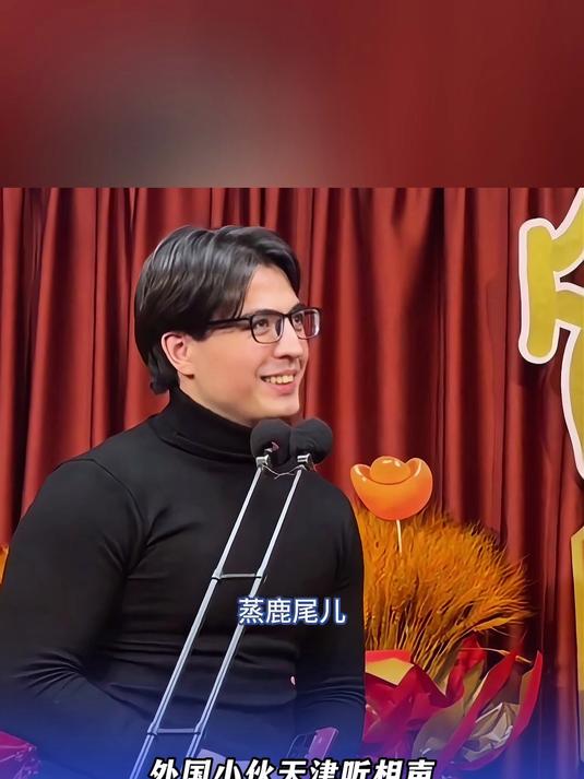 外国小伙天津听相声现场拜师,并现场学习《报菜名》