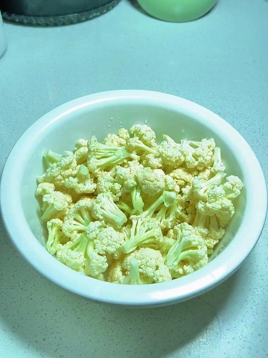 饭店里38一份的干锅花菜,自己在家怎么做才好吃呢?