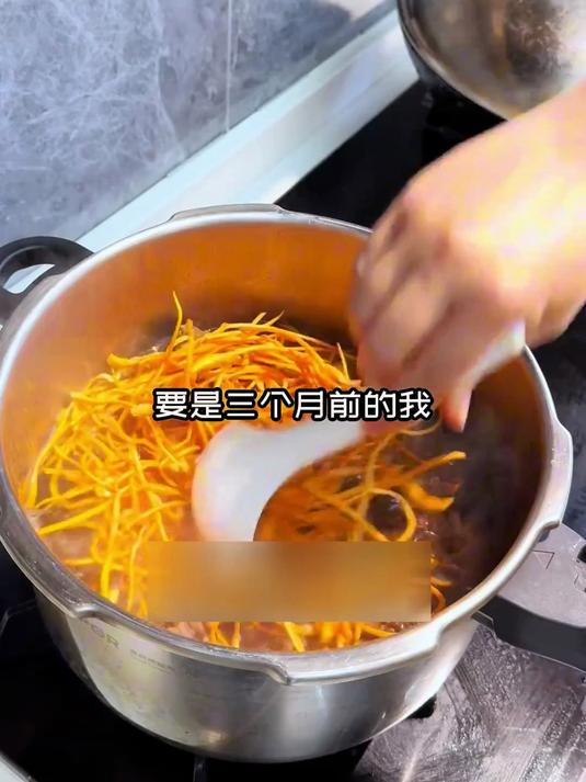 中老年补钙餐！虫草花老鸭汤配牛奶，钙吸收效率翻倍