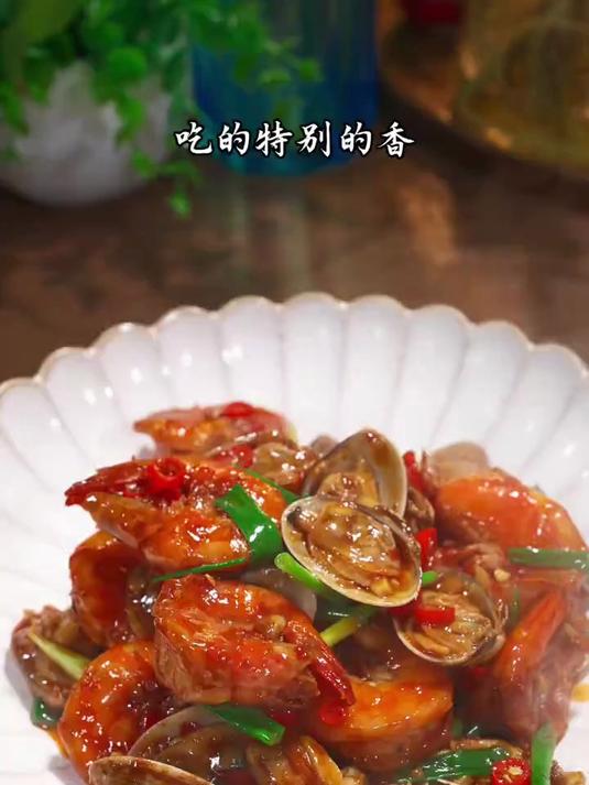 年夜饭餐桌上必备的干锅花甲虾，又香又脆