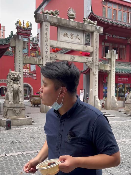 自驾往返8小时就为了吃一口正宗的长沙火宫殿臭豆腐！