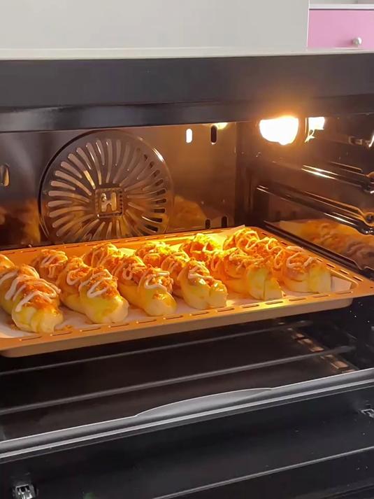 松软弹牙的芋泥肉松面包我的烘焙日常 吃甜食会开心