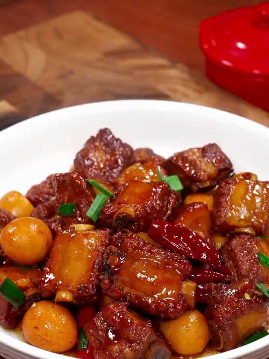 今天分享一道大小朋友都爱吃的红烧排骨